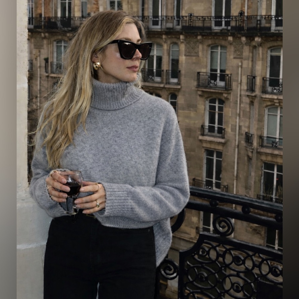 Gray H & M Turtleneck sweater